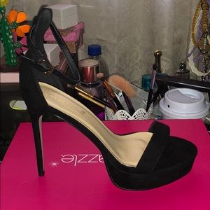 Shoe dazzle heeled platform